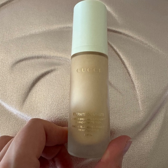 GUCCI ETERNITE DE BEAUTE 24H Full Coverage Luminous Matte Finish Foundation 170W - Picture 7 of 10
